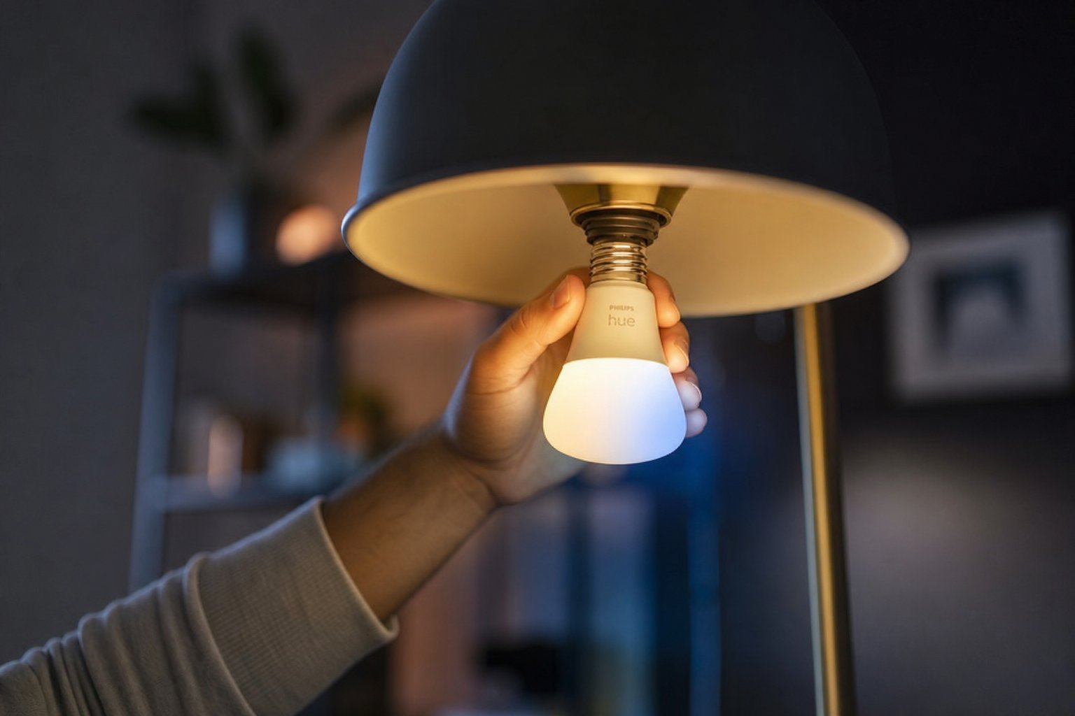 Smart Light Bulbs Guide: Types, Compatibility & How to Choose